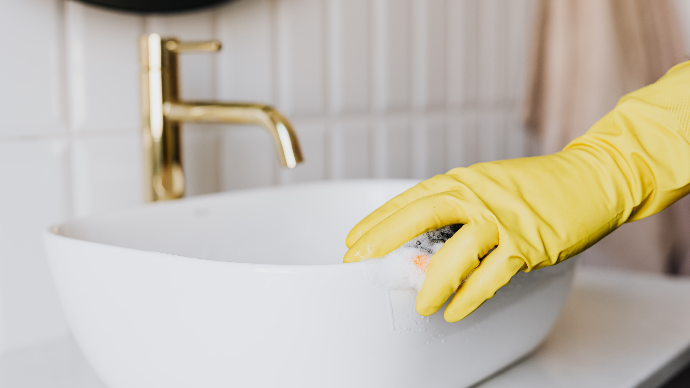 15 Top-Rated Bathroom Products That Make Cleaning Easy