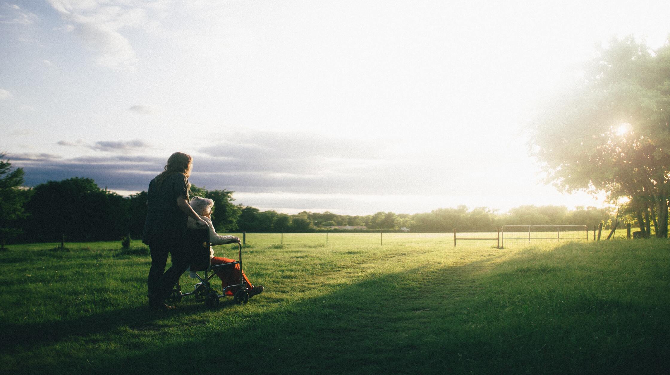 17 Must-Have Gadgets for Seniors to Simplify Their Lives!