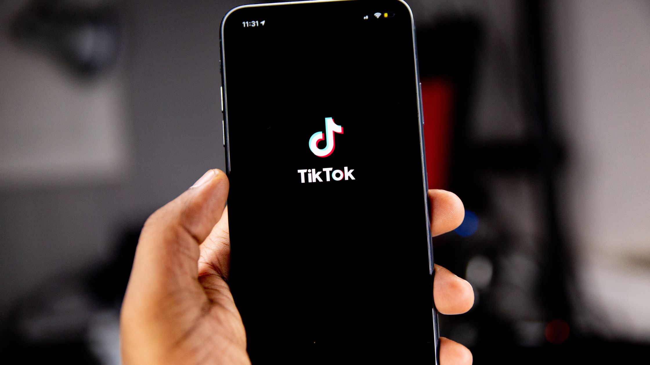 TikTok Testing In-App AI Chatbot Named “Tako’”